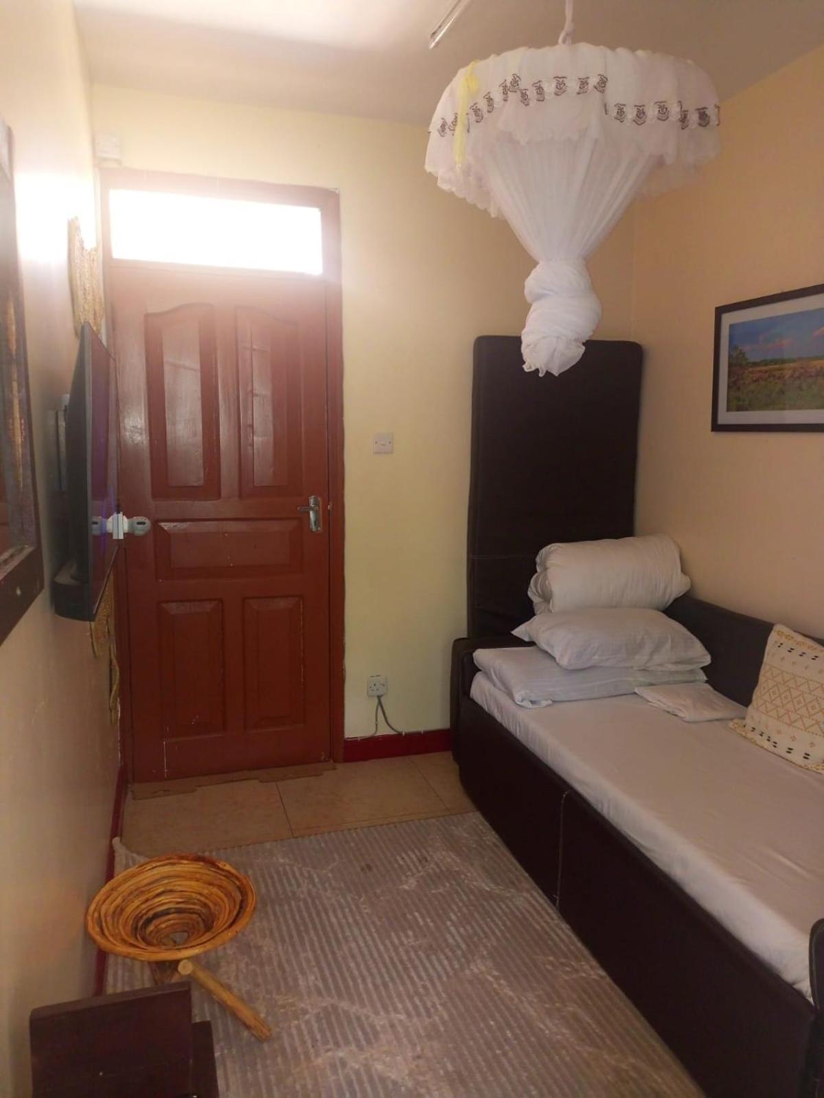 Madini Furnished Apartment 1 Near Jkia Sgr Найроби Екстериор снимка